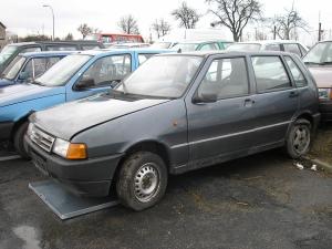 c_38_fiat_uno_seda_jpg