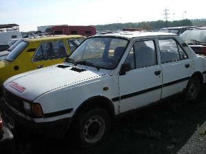 x156_i_skoda_105_bila_jpg