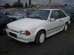 x204_ford_escort_bila_jpg