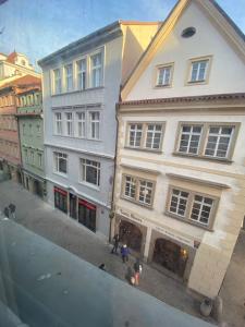 13_výhled do ulice Můstek 2 z pokojů