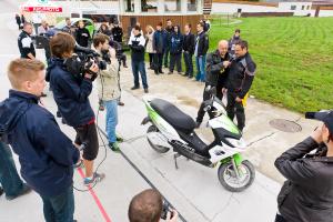 1137371_2011-09-20 - Světový rekord na elektrickém skútru