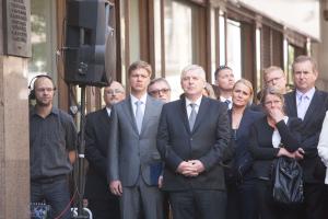 pietni_akt_pred_budovou_ceskeho_rozhlasu_07